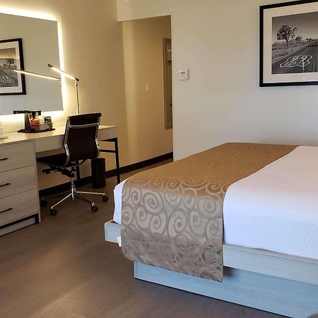 Ramada By Wyndham Burbank Airport Otel Dış mekan fotoğraf