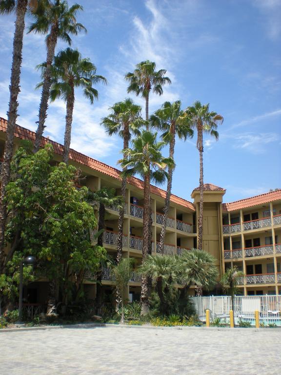 Ramada By Wyndham Burbank Airport Otel Dış mekan fotoğraf