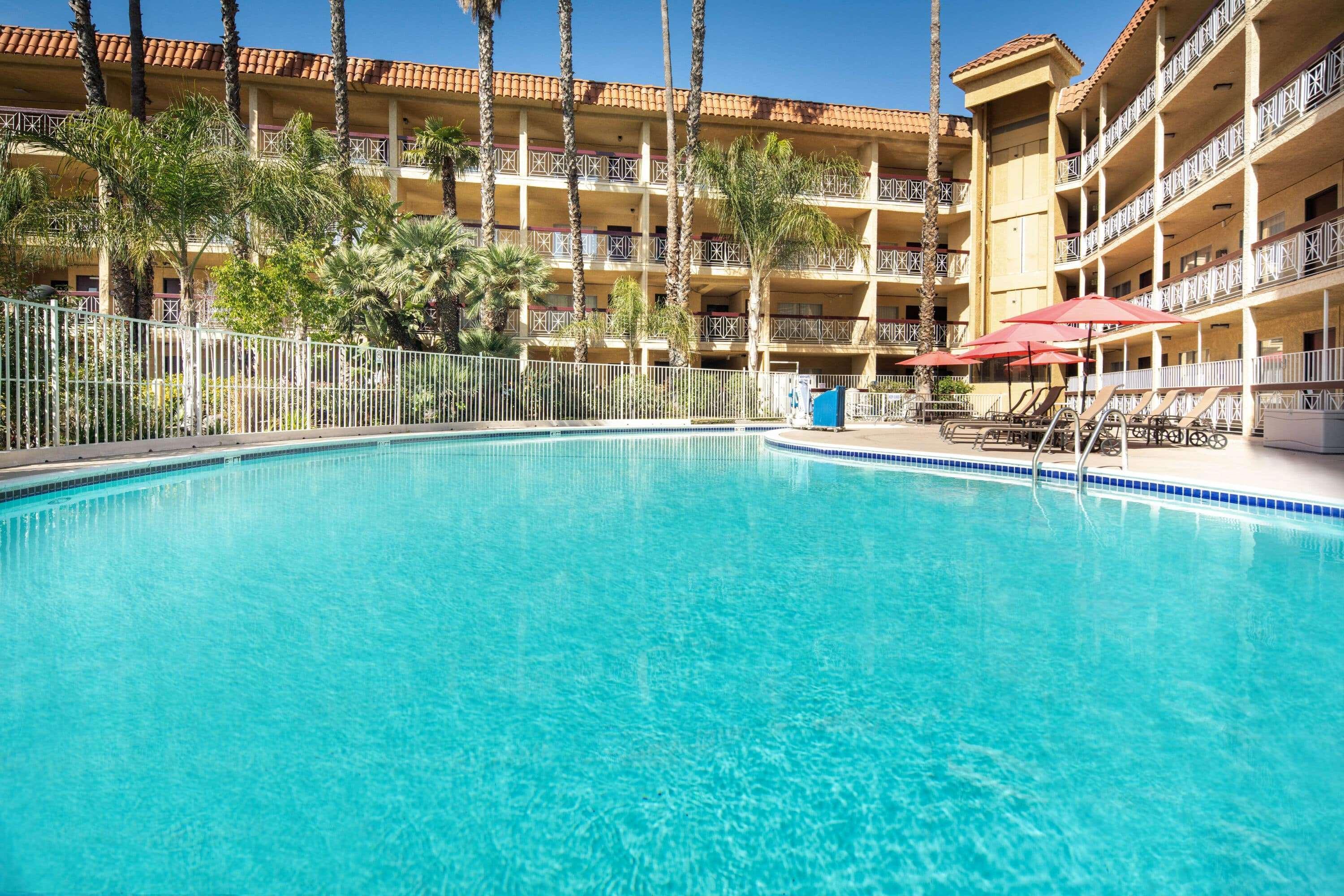 Ramada By Wyndham Burbank Airport Otel Dış mekan fotoğraf