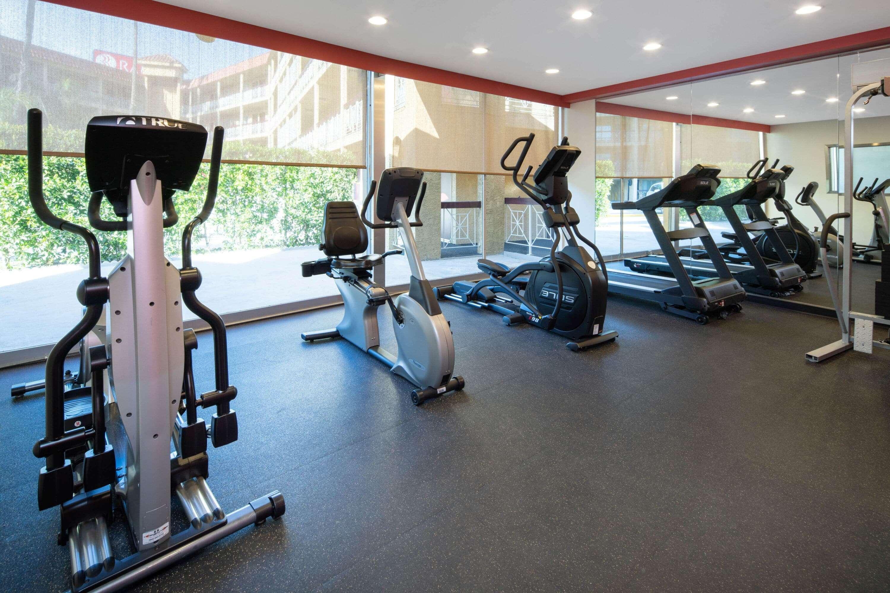 Ramada By Wyndham Burbank Airport Otel Dış mekan fotoğraf