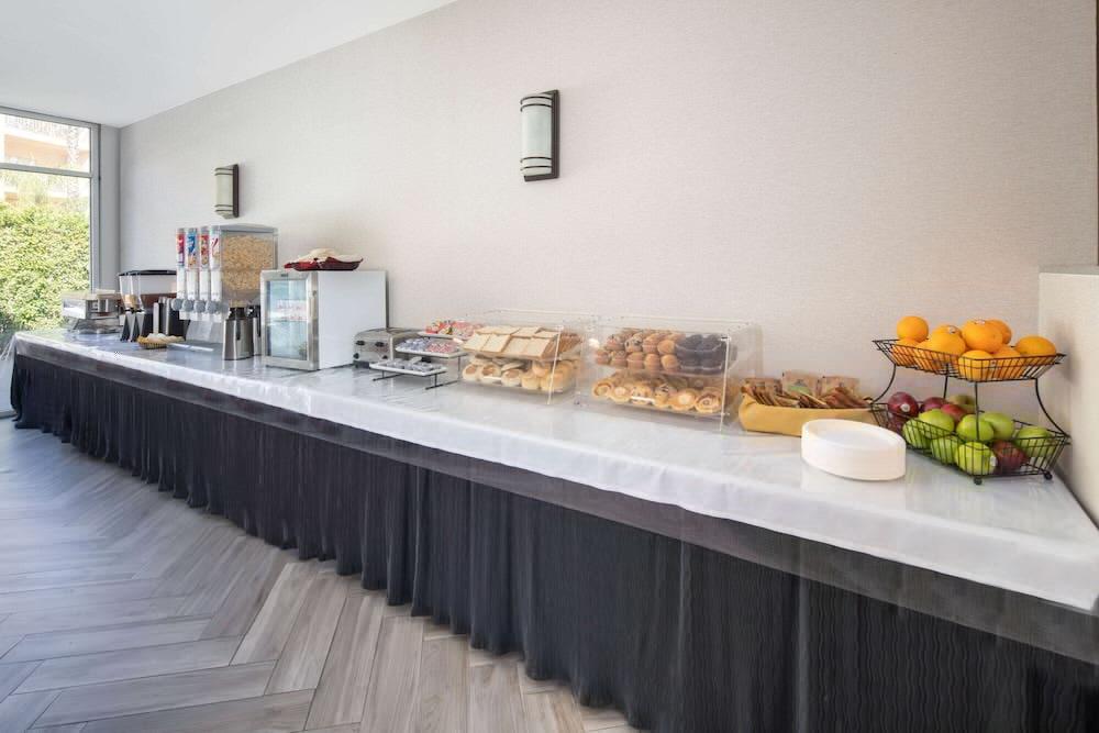 Ramada By Wyndham Burbank Airport Otel Dış mekan fotoğraf