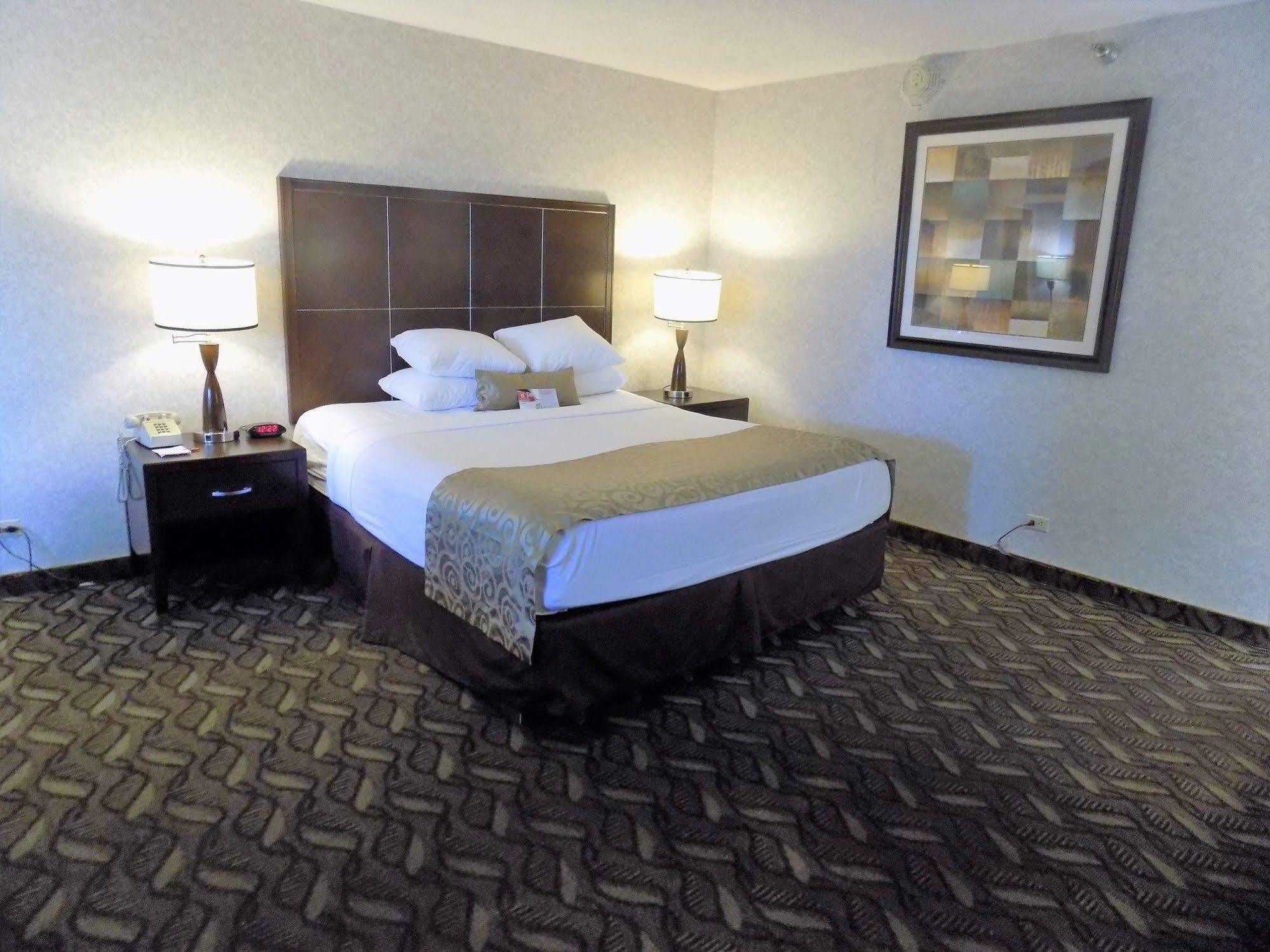 Ramada By Wyndham Burbank Airport Otel Dış mekan fotoğraf