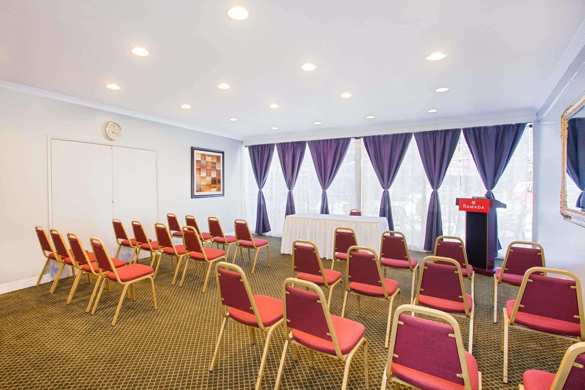 Ramada By Wyndham Burbank Airport Otel Dış mekan fotoğraf