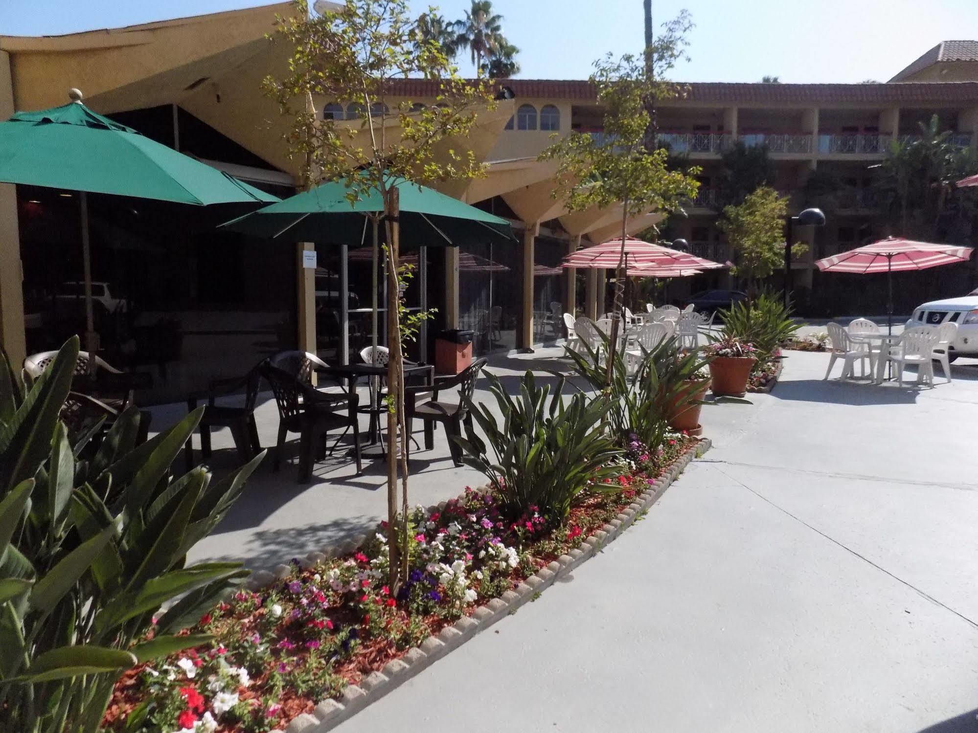 Ramada By Wyndham Burbank Airport Otel Dış mekan fotoğraf