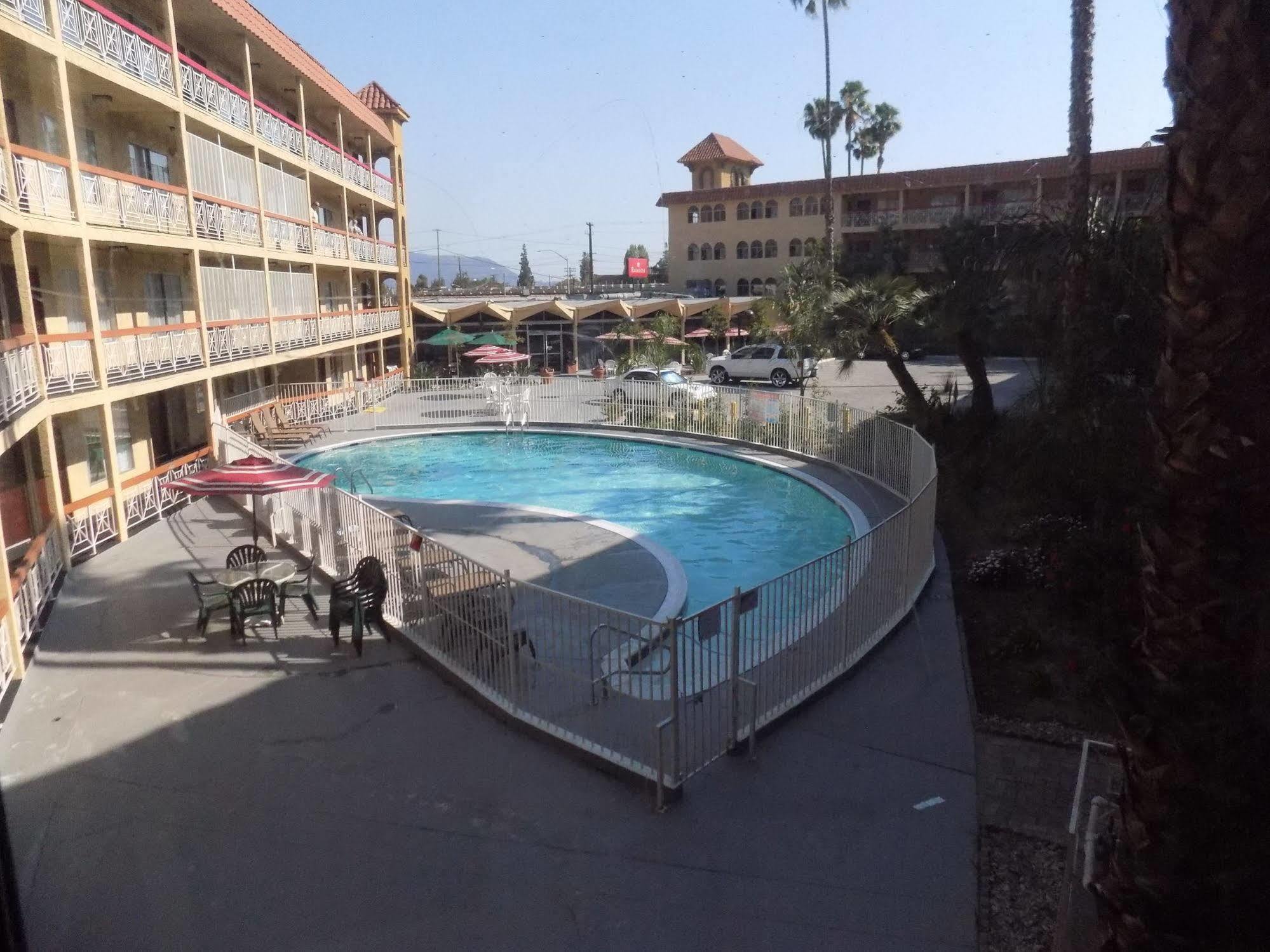 Ramada By Wyndham Burbank Airport Otel Dış mekan fotoğraf