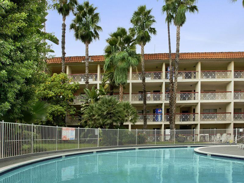 Ramada By Wyndham Burbank Airport Otel Dış mekan fotoğraf
