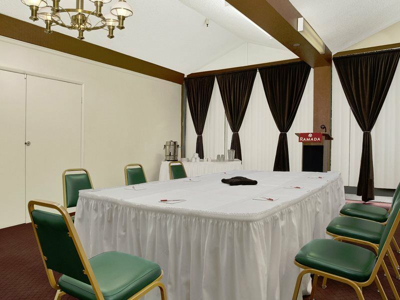 Ramada By Wyndham Burbank Airport Otel Dış mekan fotoğraf