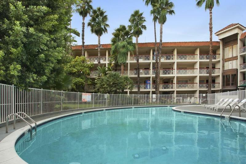 Ramada By Wyndham Burbank Airport Otel Dış mekan fotoğraf